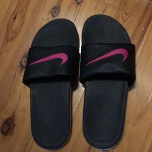 COPY - Nike slides